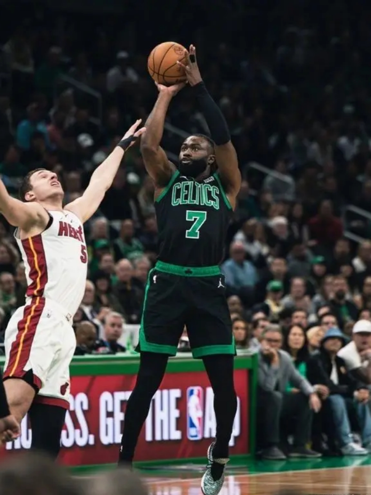 爱游戏-国际比赛日迈阿密热火调整名单以备NBA季后赛，回应争议环节打磨，压力陡增，球探报告显示潜力的简单介绍-爱游戏