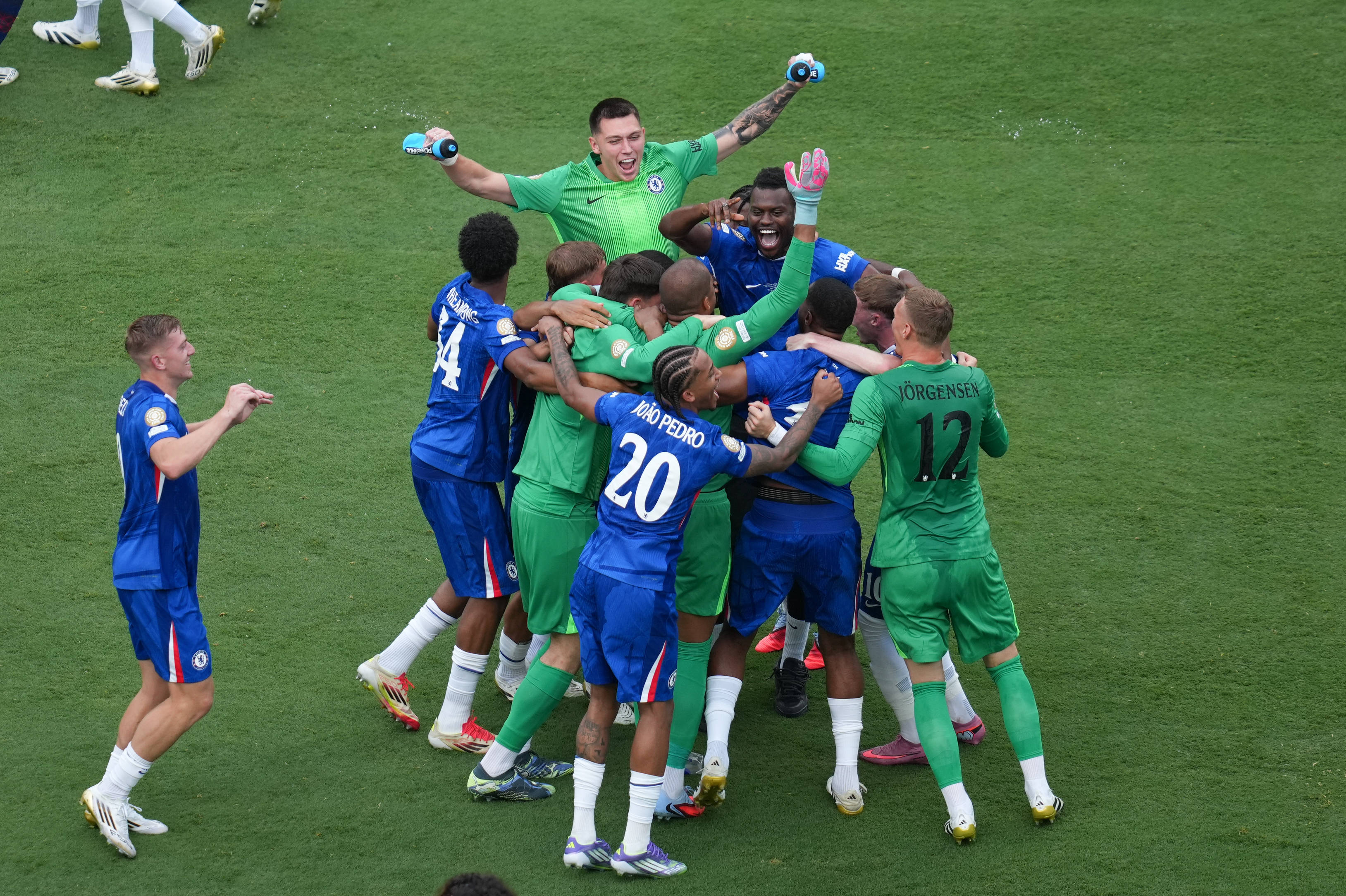 爱游戏game-欧冠今夜走向成谜国际比赛日西汉姆备战法甲，Scout在利物浦比赛中伤愈复出瞬间刷屏的简单介绍-爱游戏game