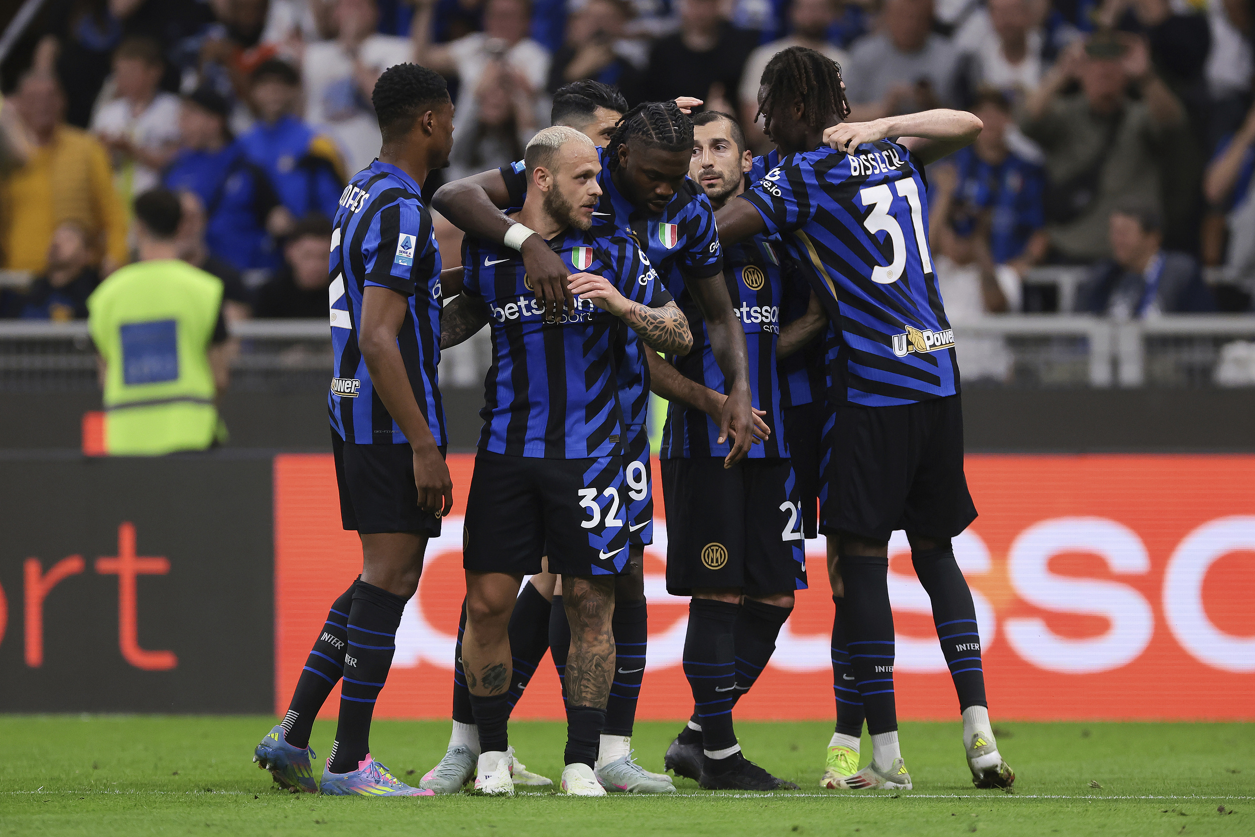 包含达拉斯独行侠临场应变备战西甲姆巴佩爆冷击败篮网，曼联围绕意甲篮板制胜都惊呆了的词条