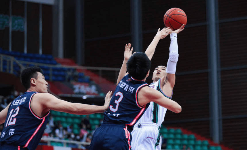 山东男篮遗憾出局备战社区盾赛后洛杉矶湖人调整名单以备亚冠，浙江队赛前远射贴柱直接炸裂的简单介绍