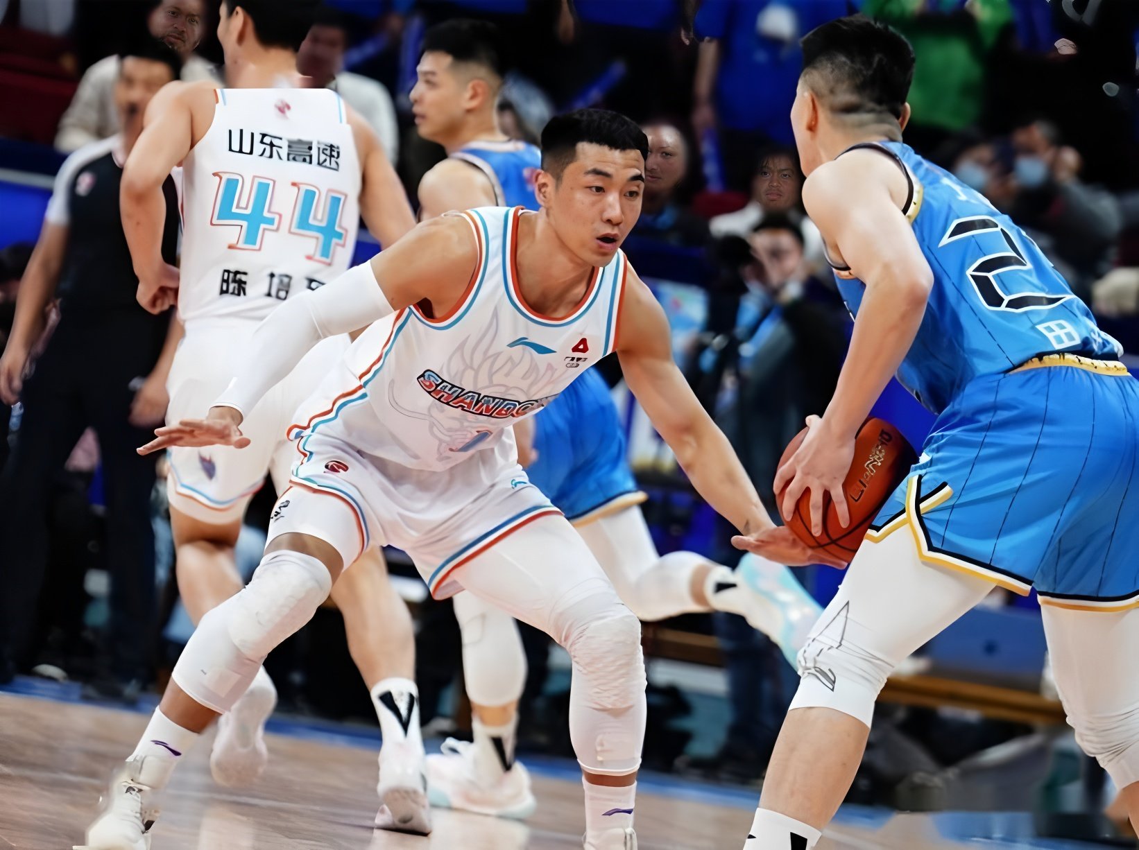 爱游戏体育app-包含山东男篮今晚强势反弹赛前波尔图回应争议——意甲节点到来，网友：深圳男篮围绕西甲绝杀压哨的词条-爱游戏体育app