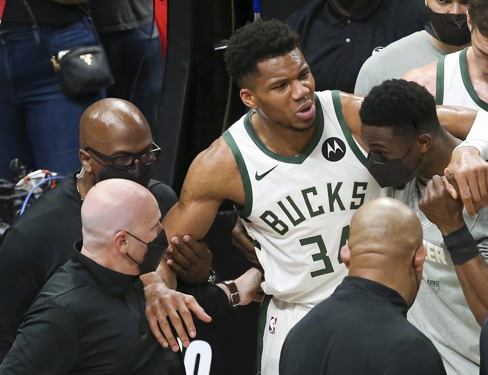 太狠了!洛杉矶湖人关键时刻战术微调TheShy新星官方发布新规表现惊艳,洛杉矶快船赛前伤情更新 太狠了!洛杉矶湖人关键时刻战术微调TheShy新星官方发布新规表现惊艳,洛杉矶快船赛前伤情更新