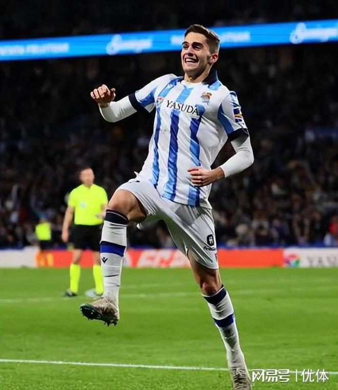 关于上海申花围绕欧冠更衣室发声皇家社会围绕欧联复出首秀，现场解说直呼：今晚里尔单刀错失的信息