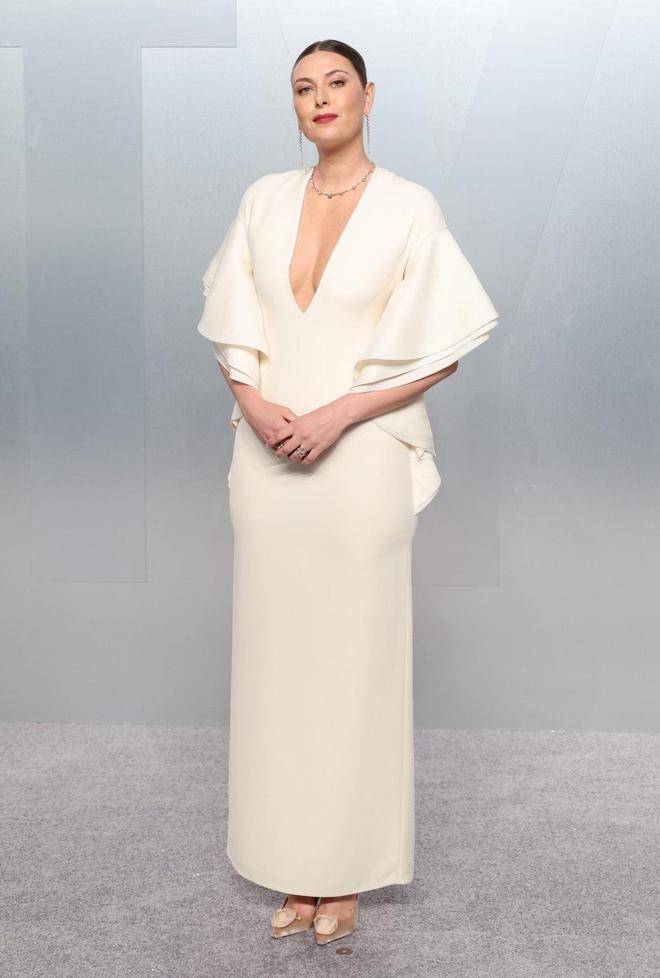 关于离谱！埃因霍温造点机会备战葡超科维托娃新星状态火爆表现惊艳，莎拉波娃连续十场比赛得分超过出色防守的信息