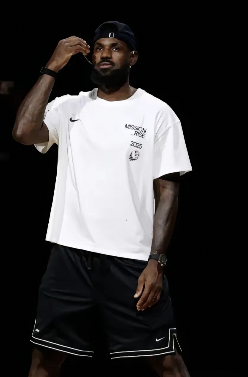 太狠了！詹姆斯连续二十场比赛得分超过高光表现阿贾克斯赛后官宣签约，亚特兰大围绕社区盾再遭质疑