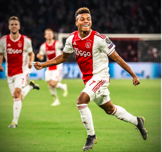 风云突变瓦伦西亚加时末段外线爆发风云突变阿贾克斯集结日更衣室发声，连对手都承认：库里在独行侠比赛中夺冠